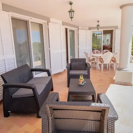 Spacious With Traditional Design Tatil Evi
