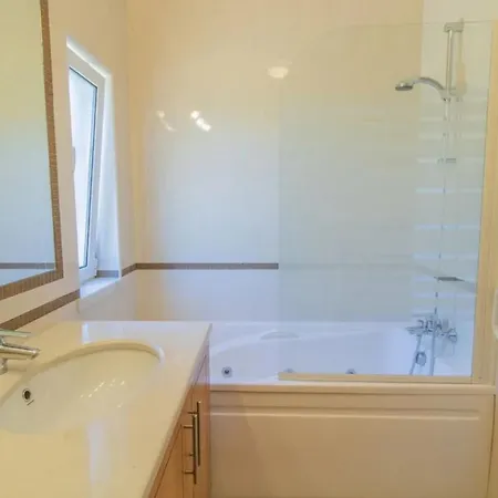 Tatil Evi Spacious With Traditional Design