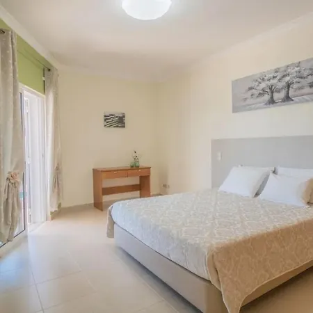 Spacious With Traditional Design Tatil Evi