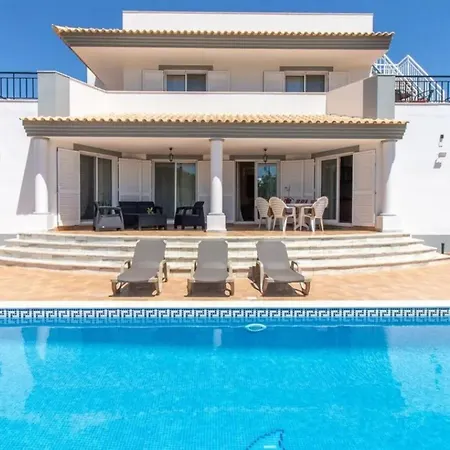 Spacious With Traditional Design *